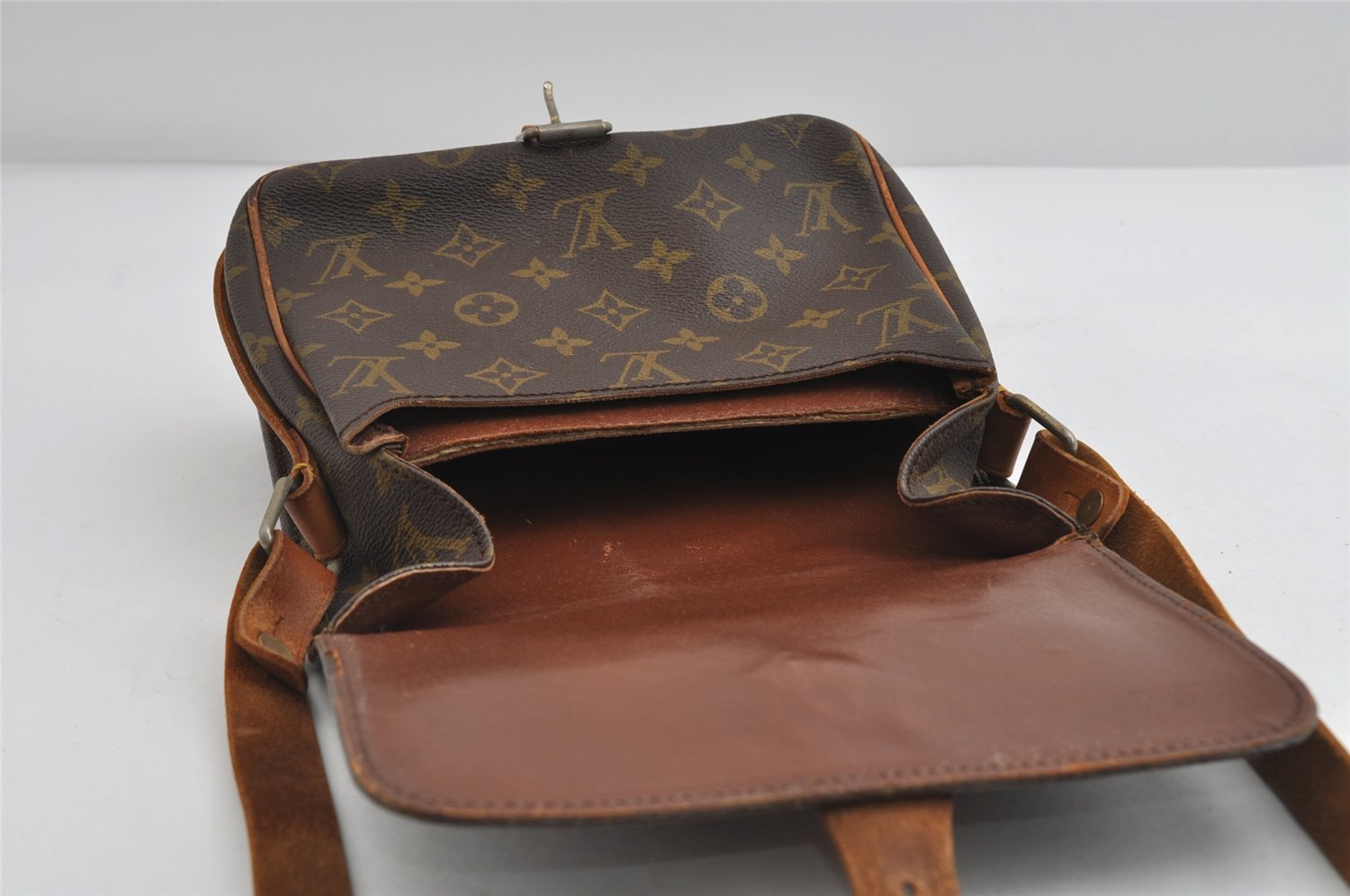 Authentic Louis Vuitton Monogram Cartouchiere MM Shoulder Bag Old Model 8651I