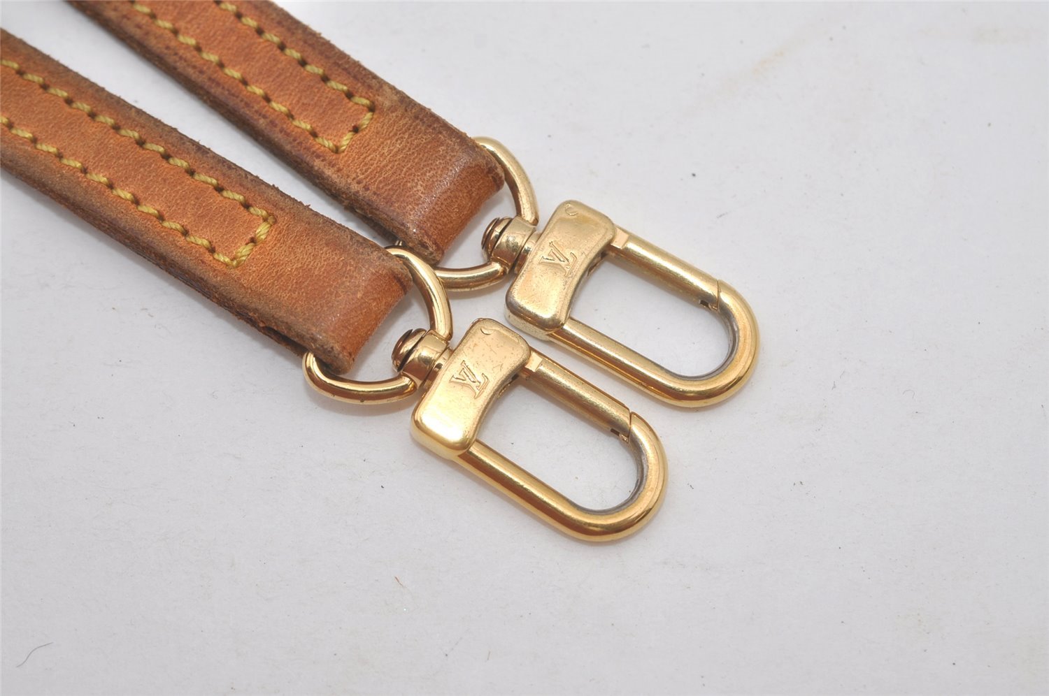 Authentic Louis Vuitton Leather Shoulder Strap Beige 47.6