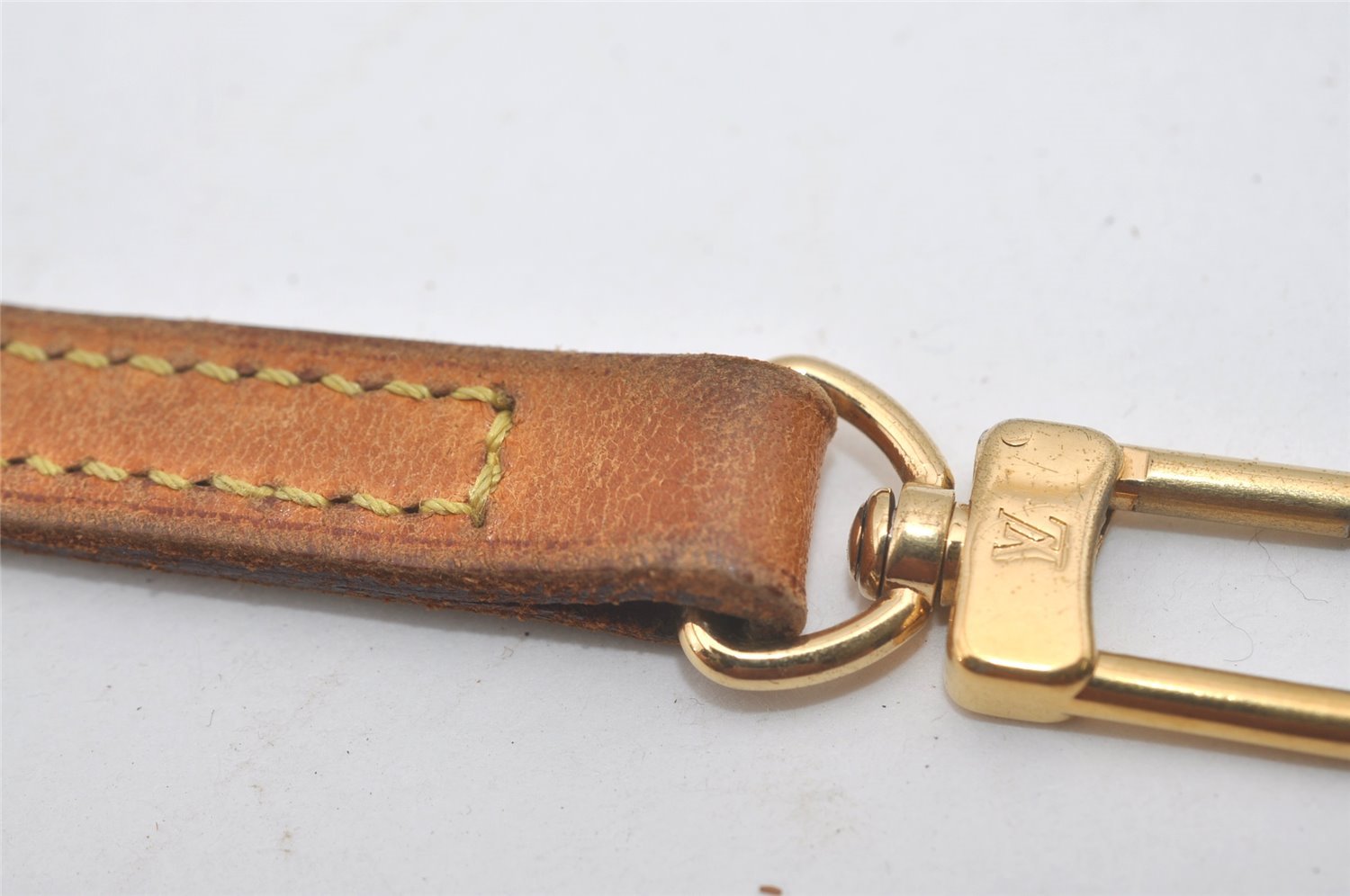 Authentic Louis Vuitton Leather Shoulder Strap Beige 47.6