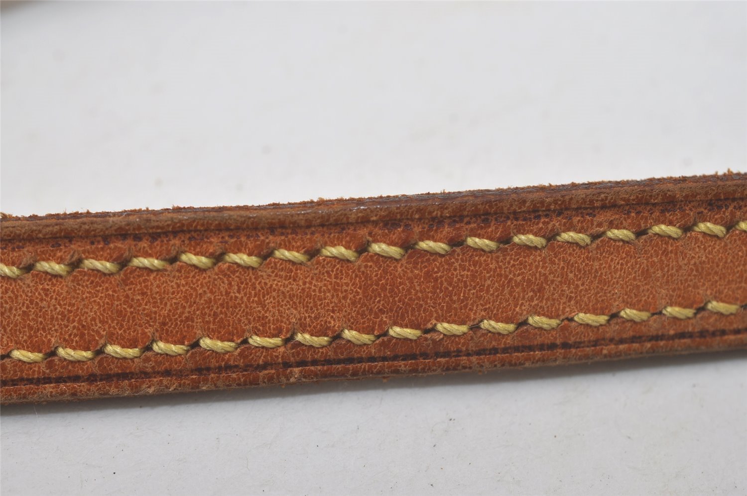 Authentic Louis Vuitton Leather Shoulder Strap Beige 47.6