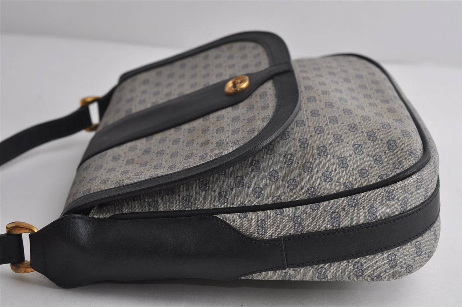 Authentic GUCCI Micro GG PVC Leather Shoulder Crossbody Bag Navy Blue Junk 8657I