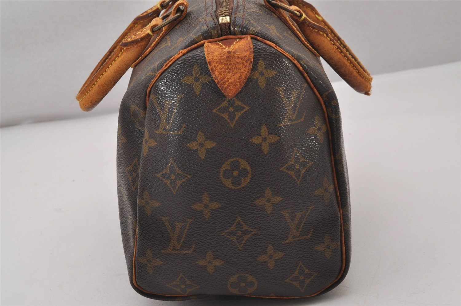 Authentic Louis Vuitton Monogram Speedy 25 Boston Hand Bag M41528 LV 8688I