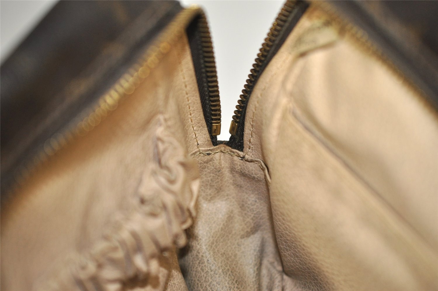 Auth Louis Vuitton Monogram Trousse Toilette 23 Clutch Hand Bag M47524 LV 8690I