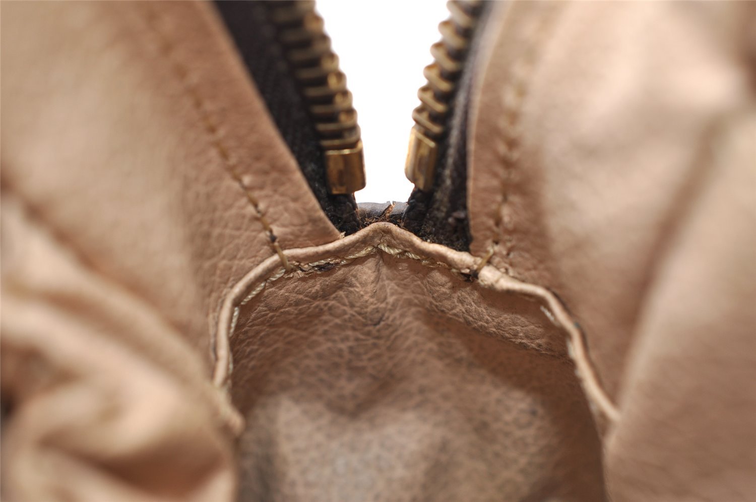 Auth Louis Vuitton Monogram Trousse Toilette 23 Clutch Hand Bag M47524 LV 8690I