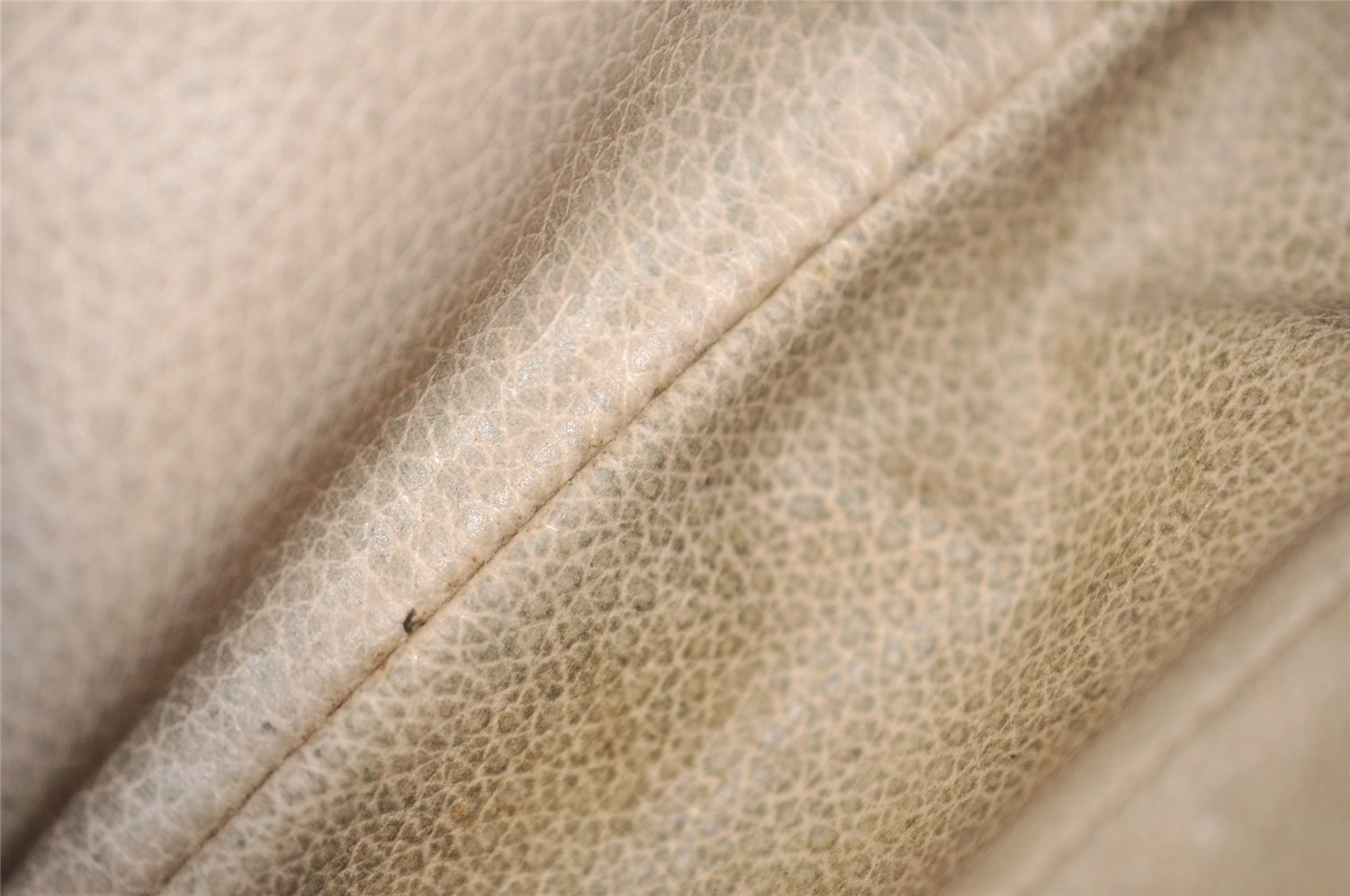 Auth Louis Vuitton Monogram Trousse Toilette 23 Clutch Hand Bag M47524 LV 8690I