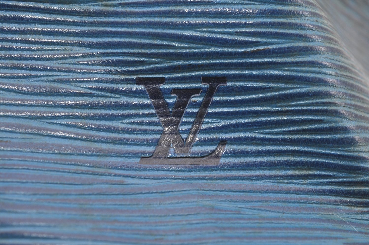 Authentic Louis Vuitton Epi Petit Noe Shoulder Drawstring Bag M44105 Blue 8696I