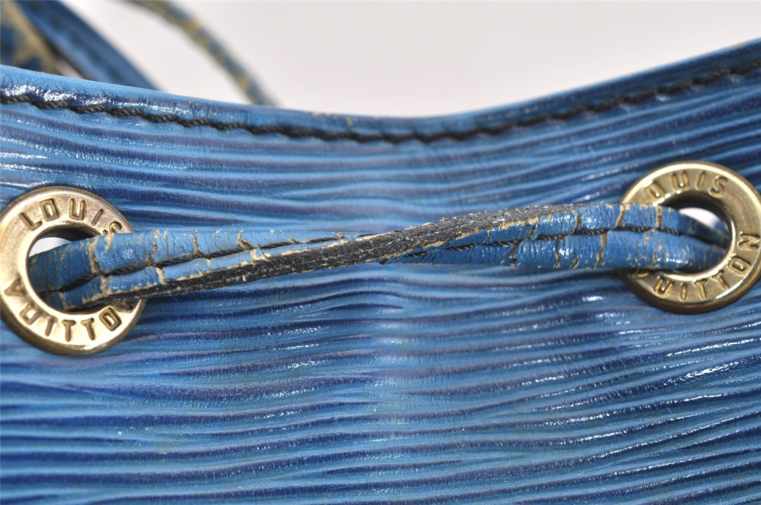 Authentic Louis Vuitton Epi Petit Noe Shoulder Drawstring Bag M44105 Blue 8696I