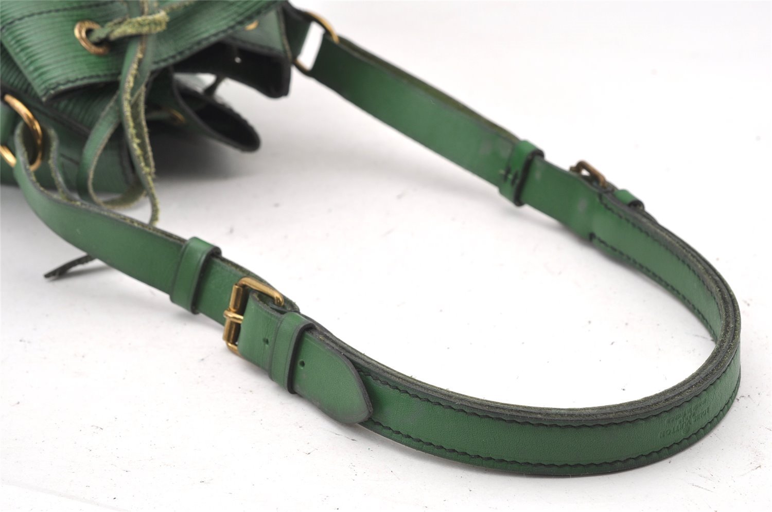 Authentic Louis Vuitton Epi Noe Shoulder Drawstring Bag Green Old Model LV 8699I