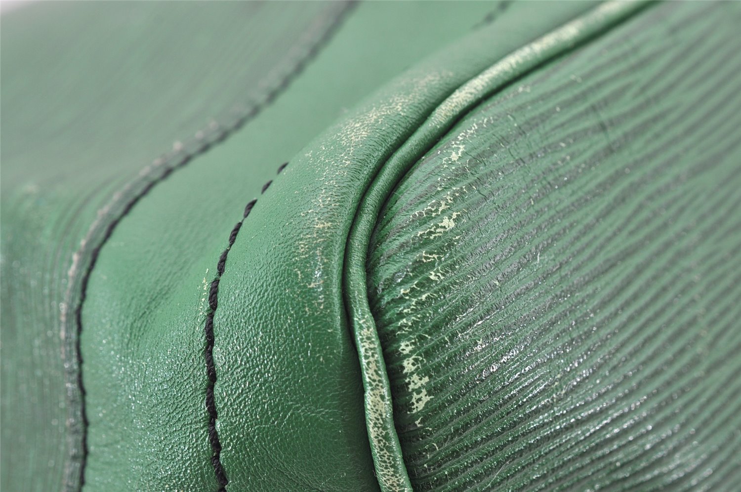 Authentic Louis Vuitton Epi Noe Shoulder Drawstring Bag Green Old Model LV 8699I