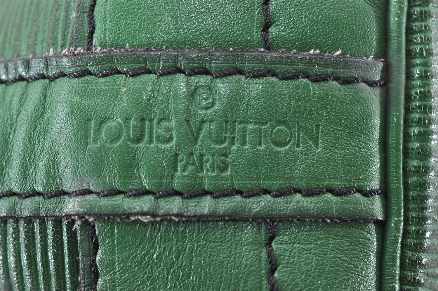 Authentic Louis Vuitton Epi Noe Shoulder Drawstring Bag Green Old Model LV 8699I