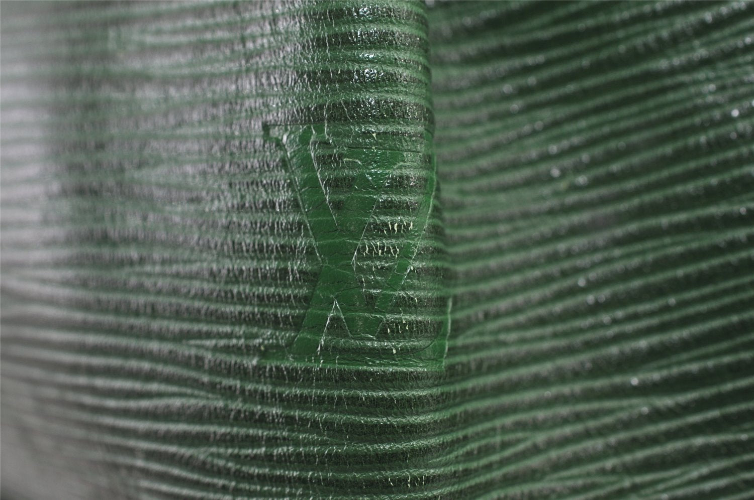 Authentic Louis Vuitton Epi Noe Shoulder Drawstring Bag Green Old Model LV 8699I