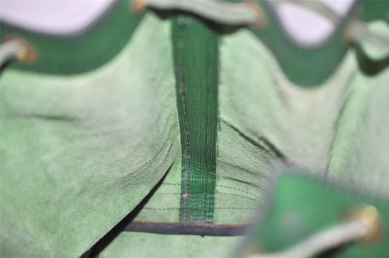 Authentic Louis Vuitton Epi Noe Shoulder Drawstring Bag Green Old Model LV 8699I