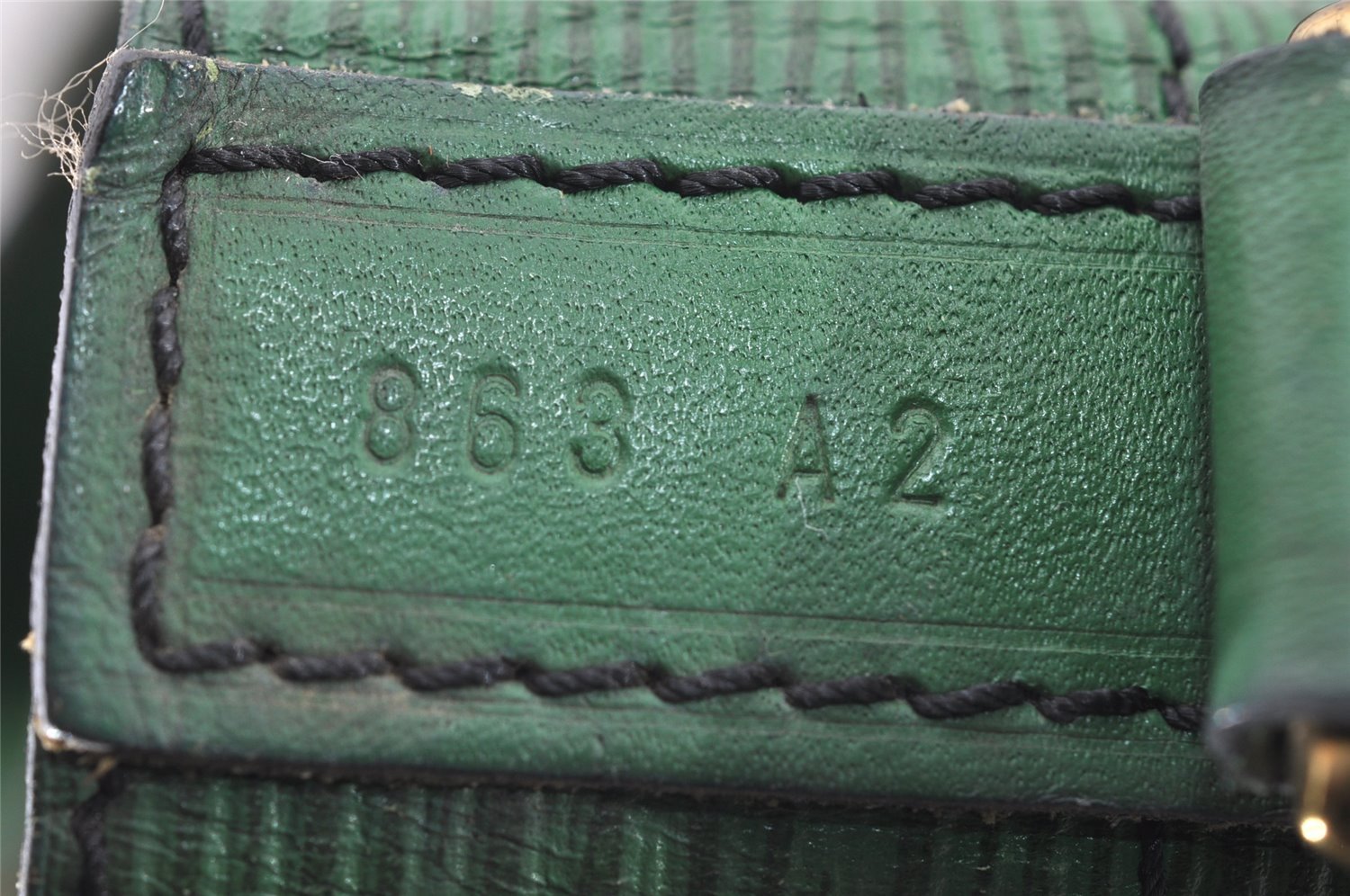 Authentic Louis Vuitton Epi Noe Shoulder Drawstring Bag Green Old Model LV 8699I