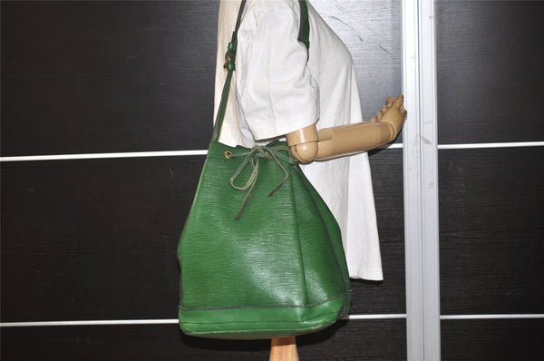 Authentic Louis Vuitton Epi Noe Shoulder Drawstring Bag Green Old Model LV 8699I