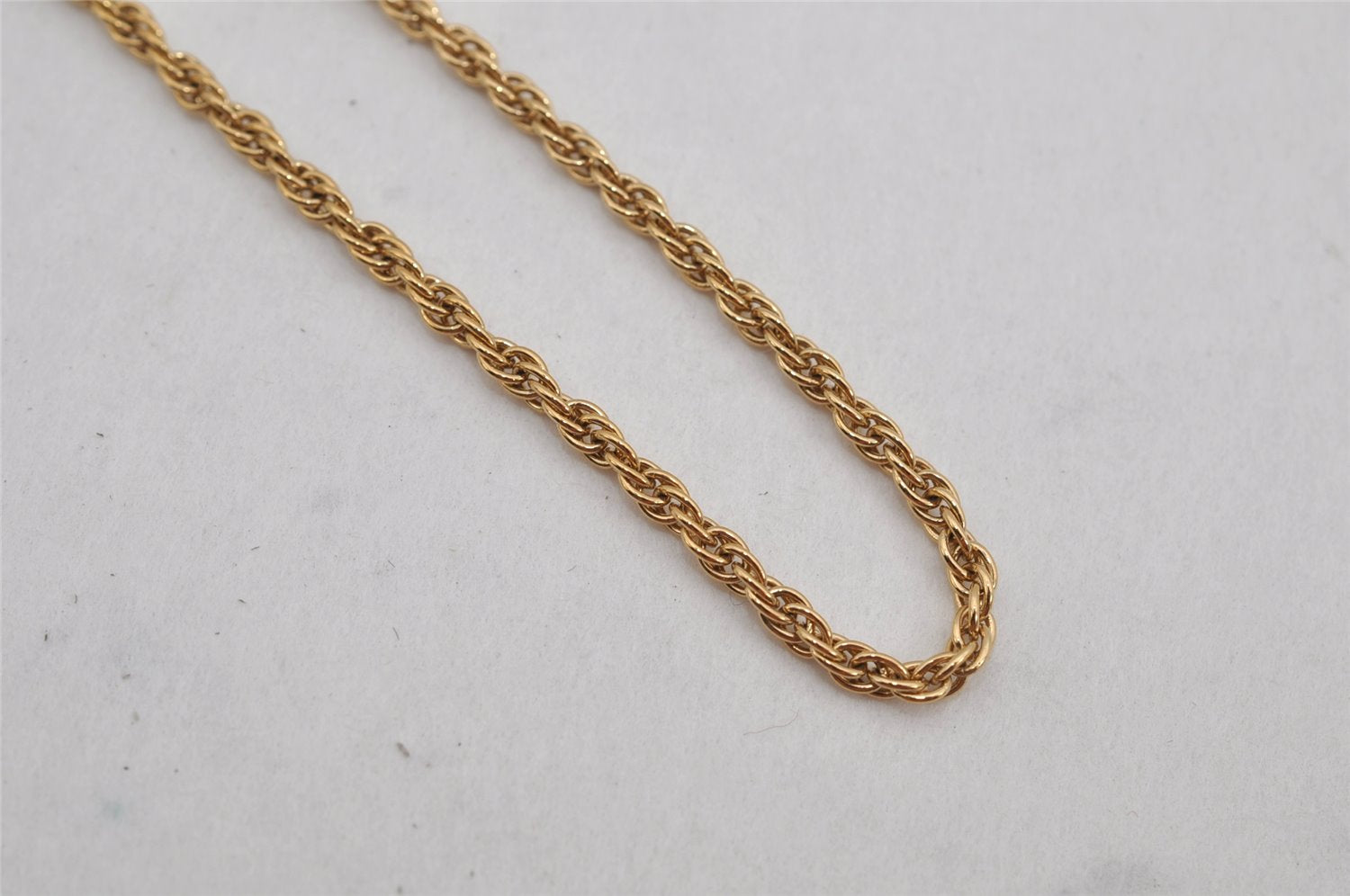 Authentic Christian Dior Vintage Gold Tone Chain Pendant Necklace CD 8707J