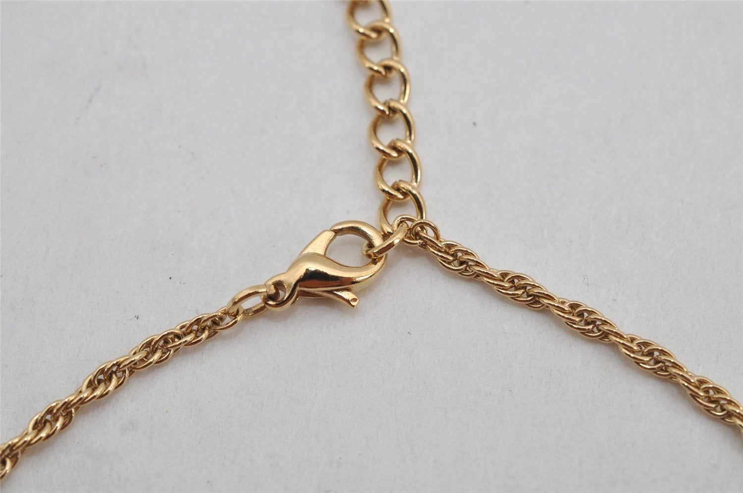 Authentic Christian Dior Vintage Gold Tone Chain Pendant Necklace CD 8707J