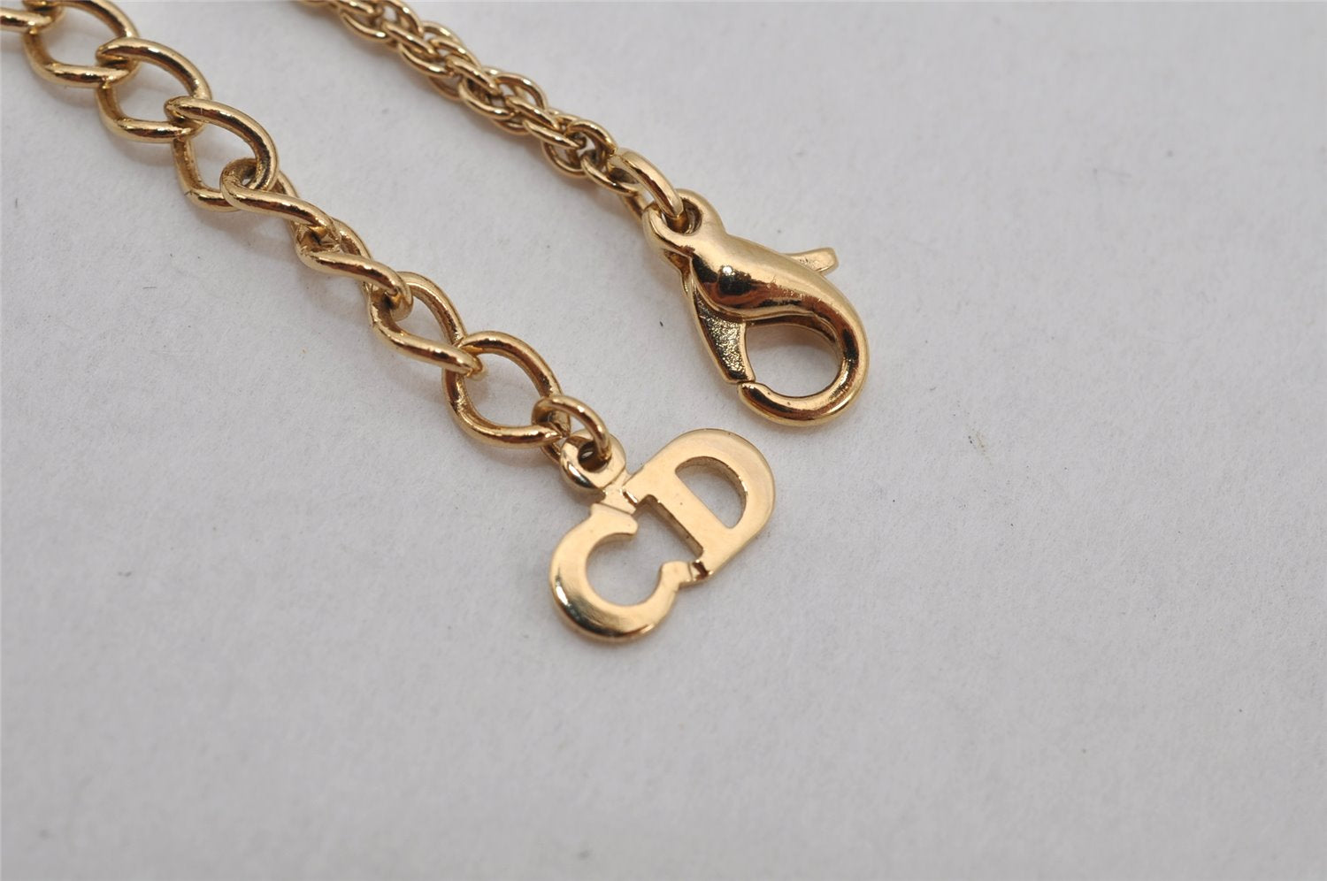 Authentic Christian Dior Vintage Gold Tone Chain Pendant Necklace CD 8707J