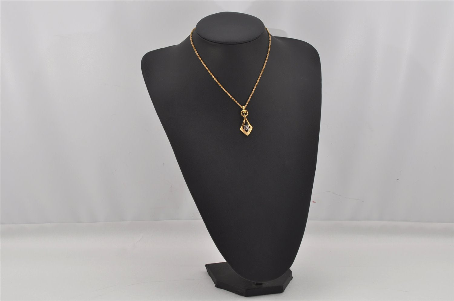 Authentic NINA RICCI Gold Tone Rhinestone Drop Chain Pendant Necklace 8710J