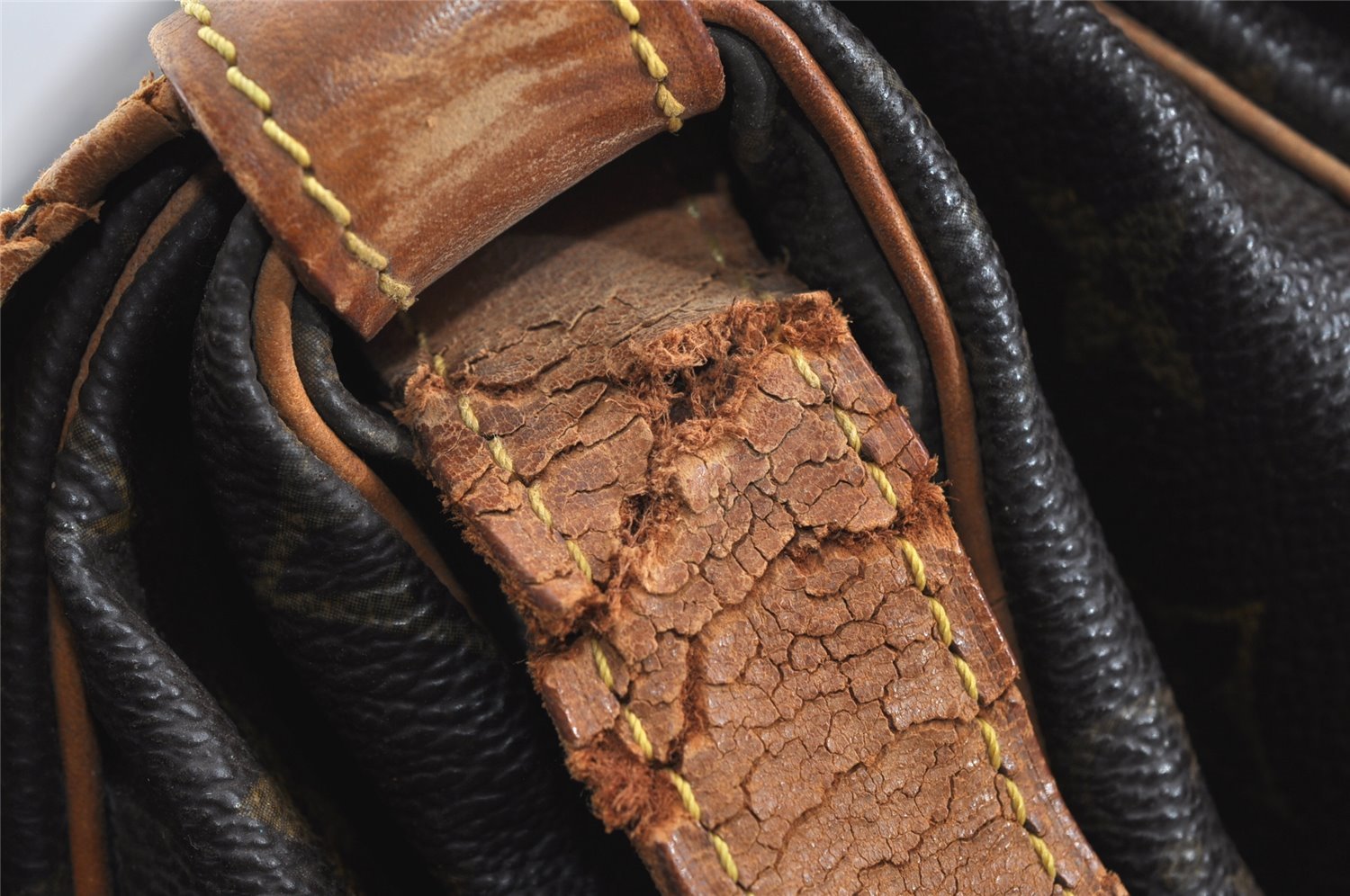 Authentic Louis Vuitton Monogram Saumur 35 Shoulder Cross Bag M42254 Junk 8712I