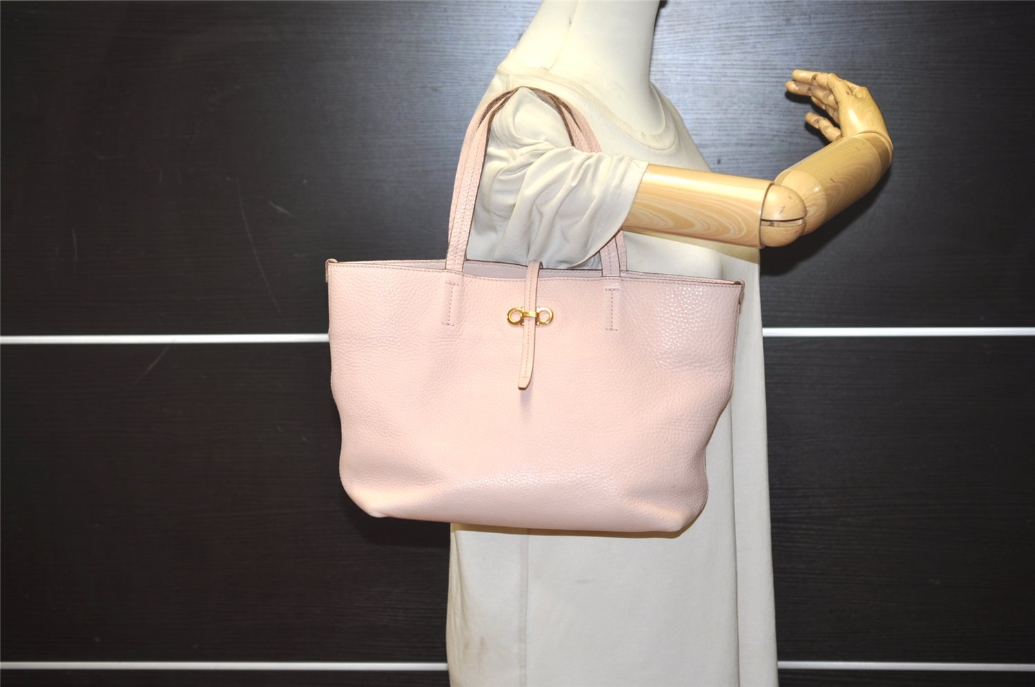 Authentic Salvatore Ferragamo Vintage Gancini Leather Hand Tote Bag Pink 8714J