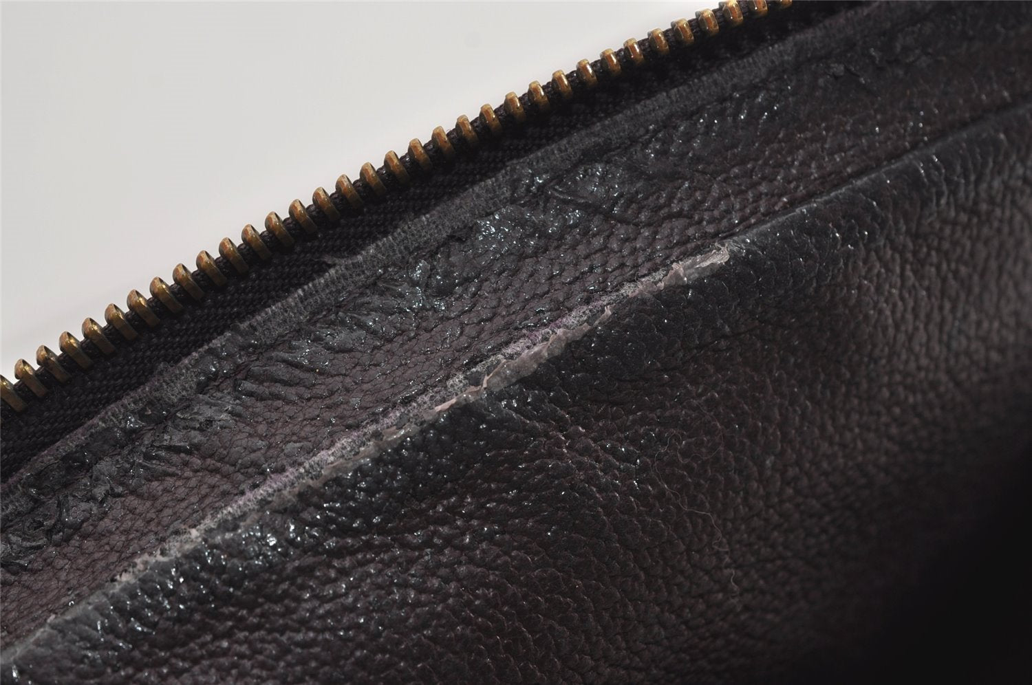 Auth Louis Vuitton Taiga Trousse Toilette GM Clutch Bag M30216 Purple Junk 8722I