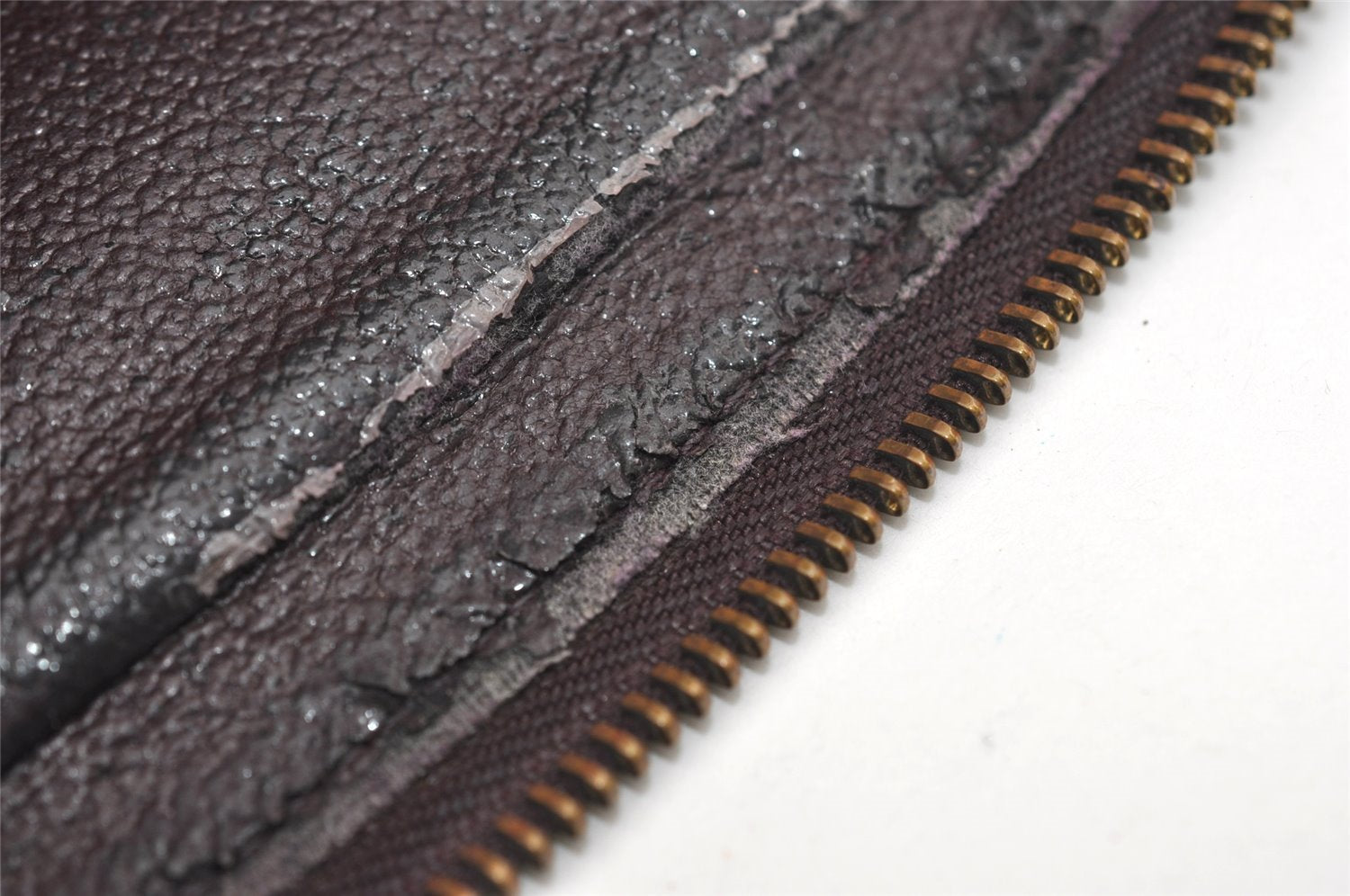 Auth Louis Vuitton Taiga Trousse Toilette GM Clutch Bag M30216 Purple Junk 8722I