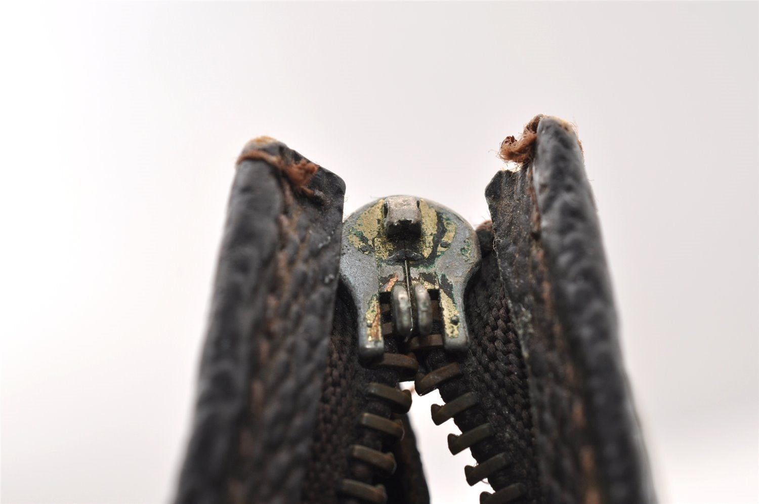 Auth Louis Vuitton Monogram Poche Toilette Cosmetics Pouch Old Model Junk 8725I