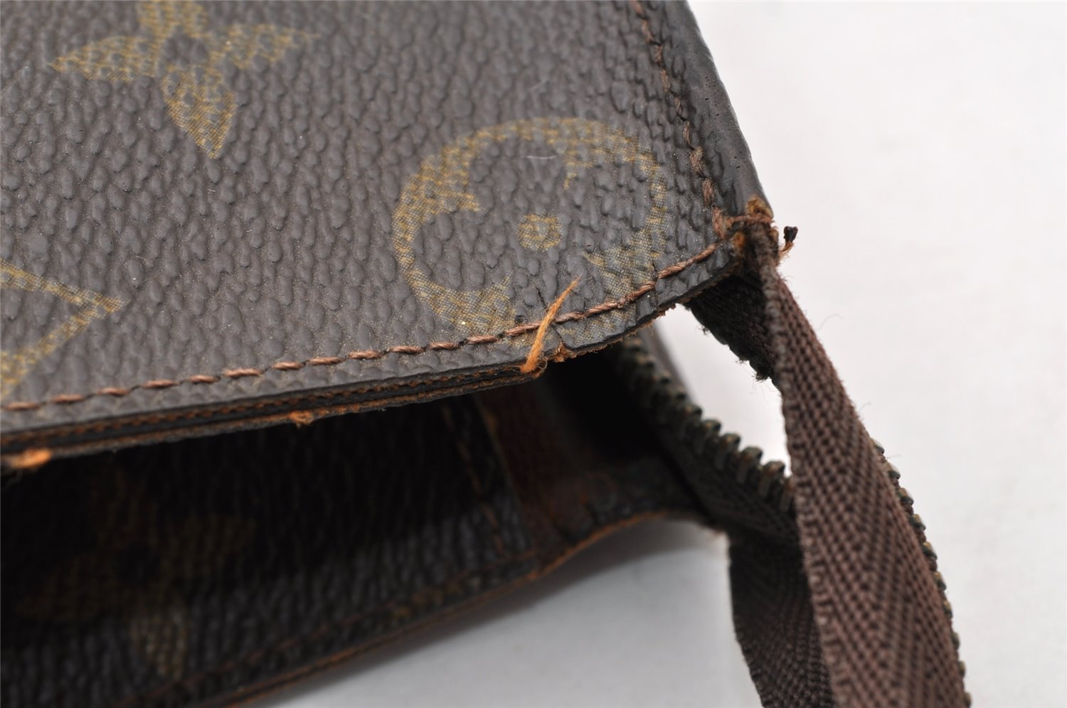 Auth Louis Vuitton Monogram Poche Toilette Cosmetics Pouch Old Model Junk 8725I