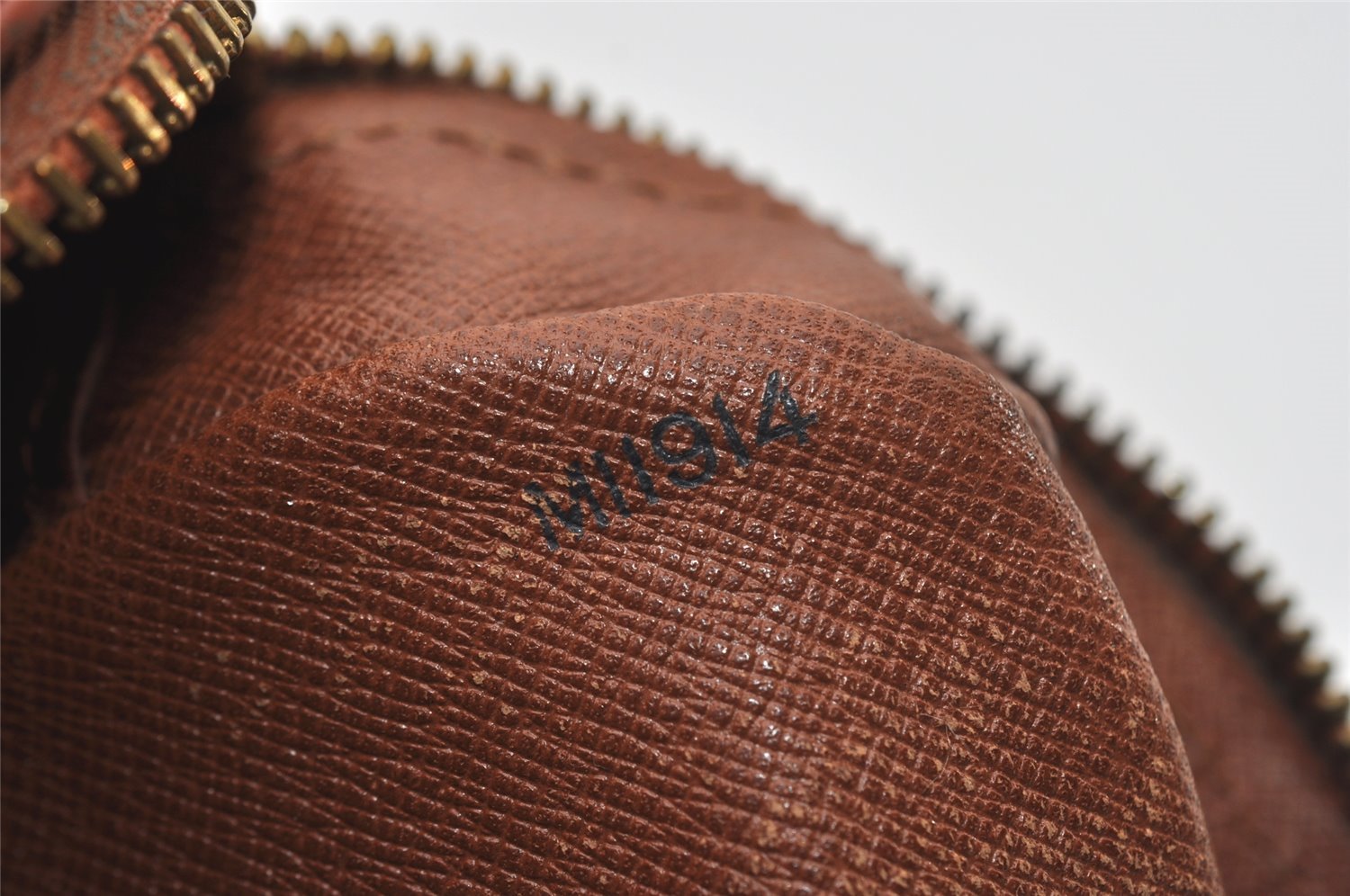 Authentic Louis Vuitton Epi Trocadero 27 Shoulder Cross Bag M52303 Brown 8728I