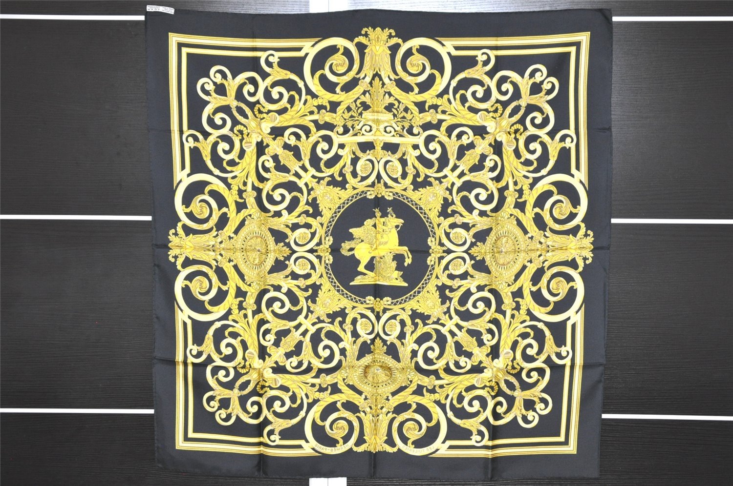 Authentic HERMES Carre 90 Scarf 