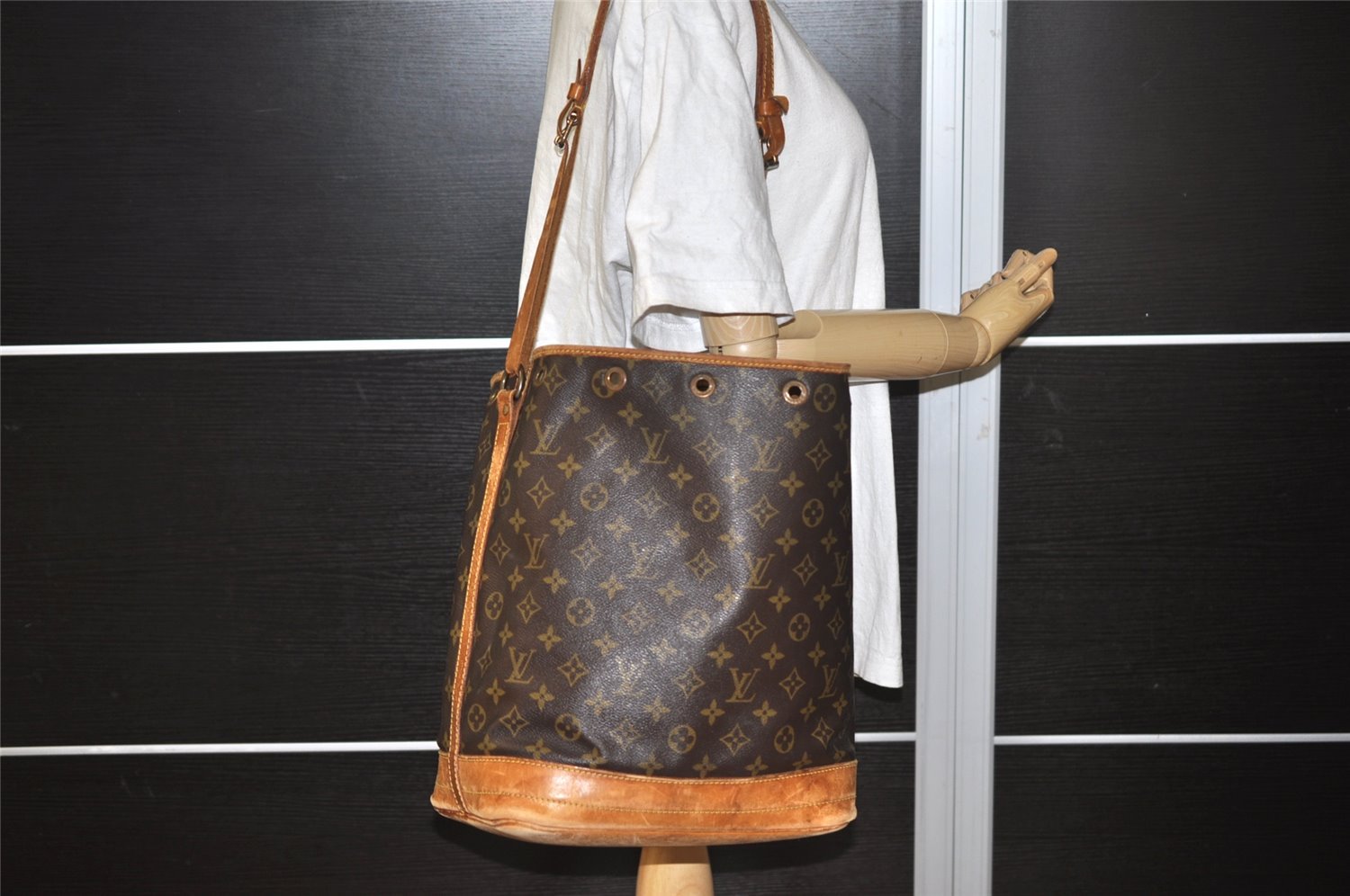 Authentic Louis Vuitton Monogram Noe Shoulder Drawstring Bag M42224 LV 8738I