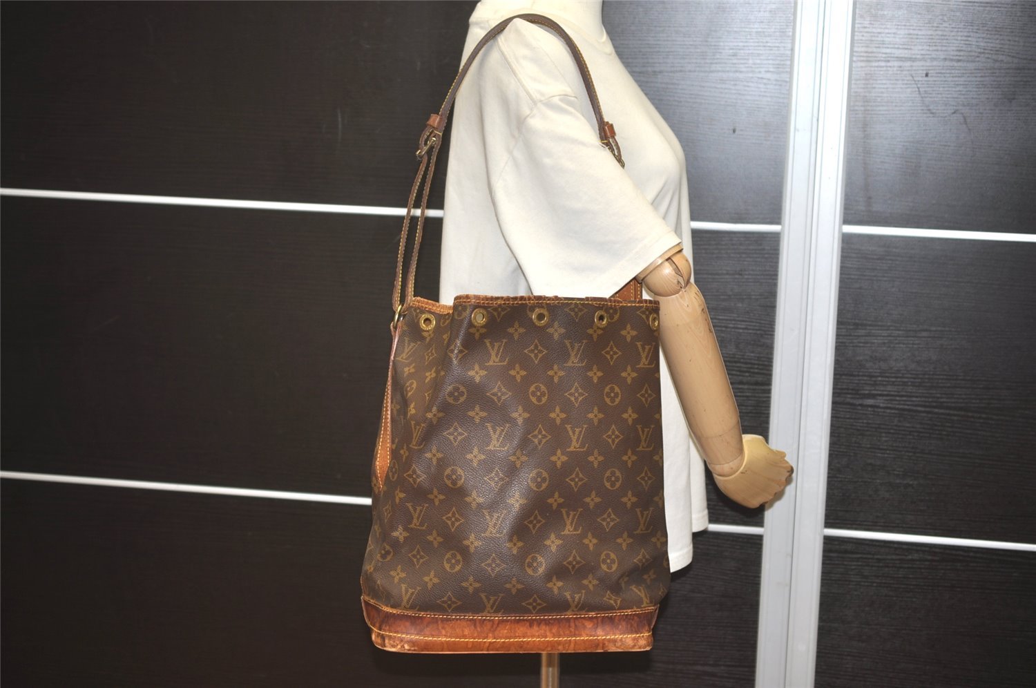 Authentic Louis Vuitton Monogram Noe Shoulder Drawstring Bag M42224 LV 8747I