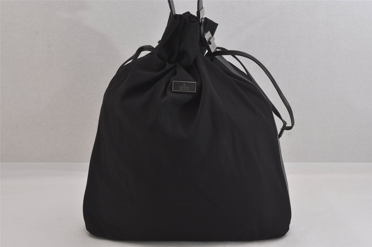 Authentic GUCCI Vintage Shoulder Drawstring Bag Nylon Leather Black 8747M