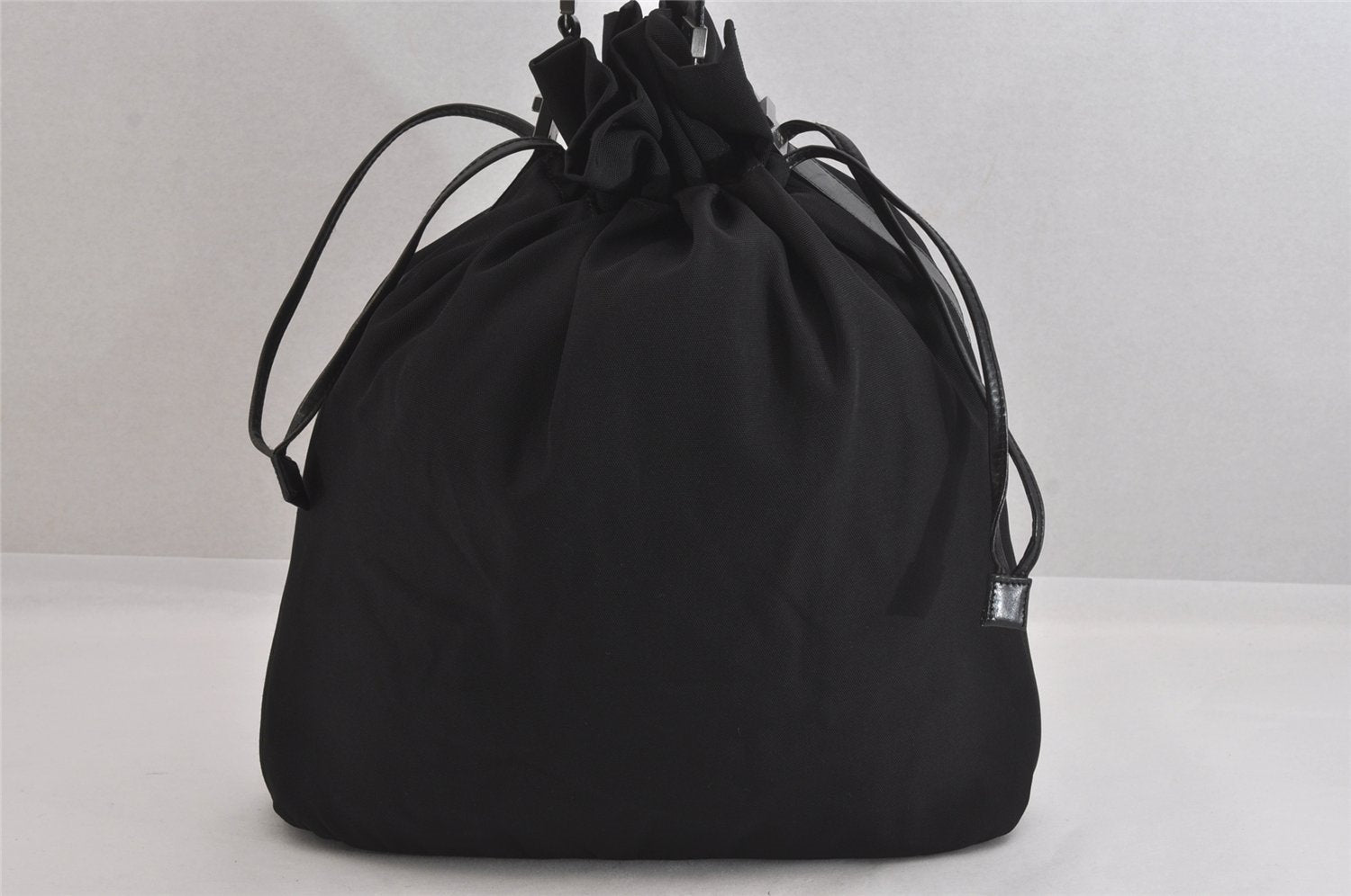 Authentic GUCCI Vintage Shoulder Drawstring Bag Nylon Leather Black 8747M