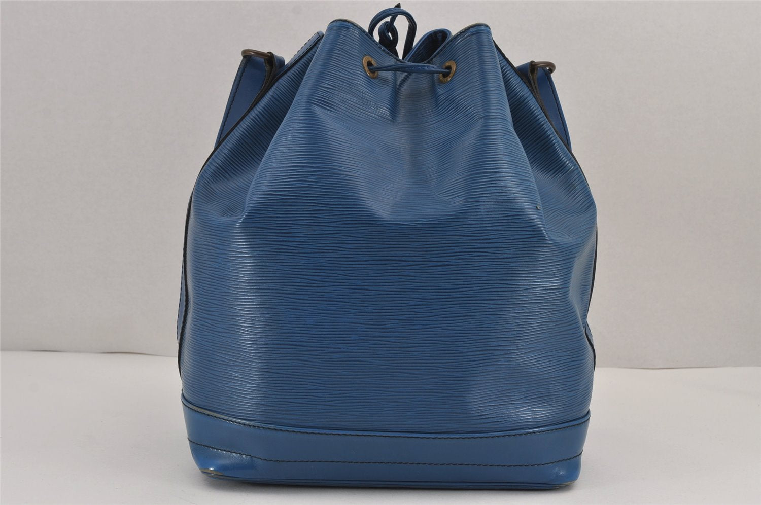 Authentic Louis Vuitton Epi Noe Shoulder Drawstring Bag Blue M44005 LV 8753J