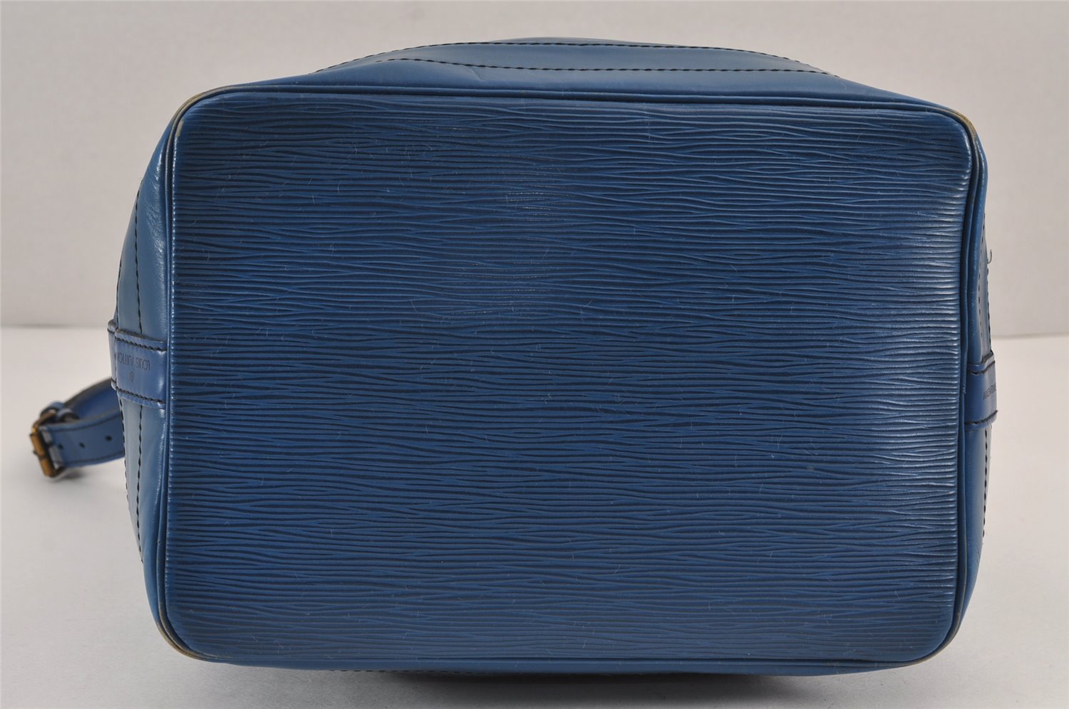 Authentic Louis Vuitton Epi Noe Shoulder Drawstring Bag Blue M44005 LV 8753J