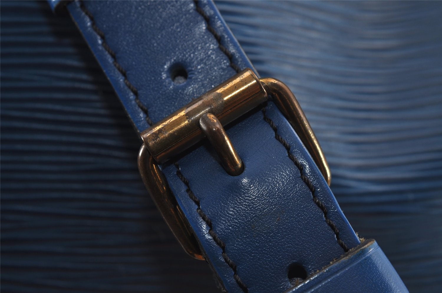 Authentic Louis Vuitton Epi Noe Shoulder Drawstring Bag Blue M44005 LV 8753J