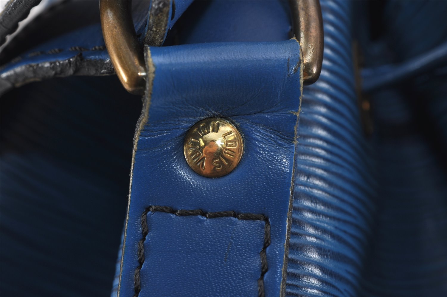 Authentic Louis Vuitton Epi Noe Shoulder Drawstring Bag Blue M44005 LV 8753J