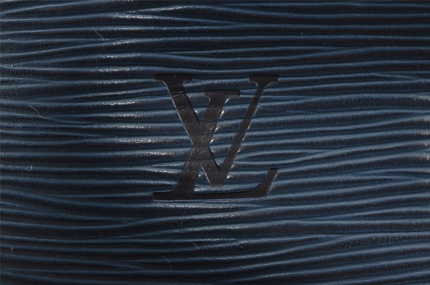 Authentic Louis Vuitton Epi Noe Shoulder Drawstring Bag Blue M44005 LV 8753J