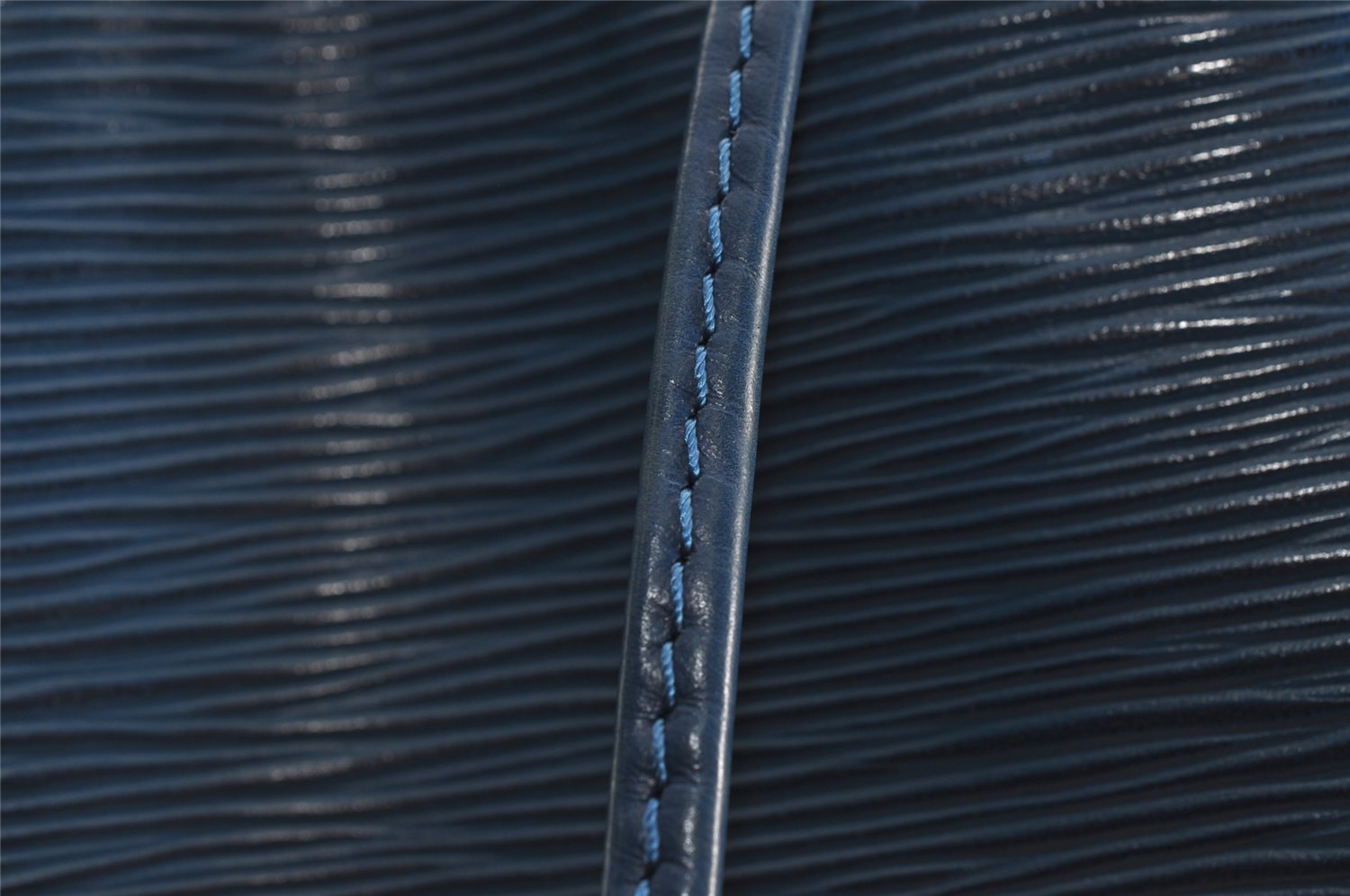 Authentic Louis Vuitton Epi Noe Shoulder Drawstring Bag Blue M44005 LV 8753J