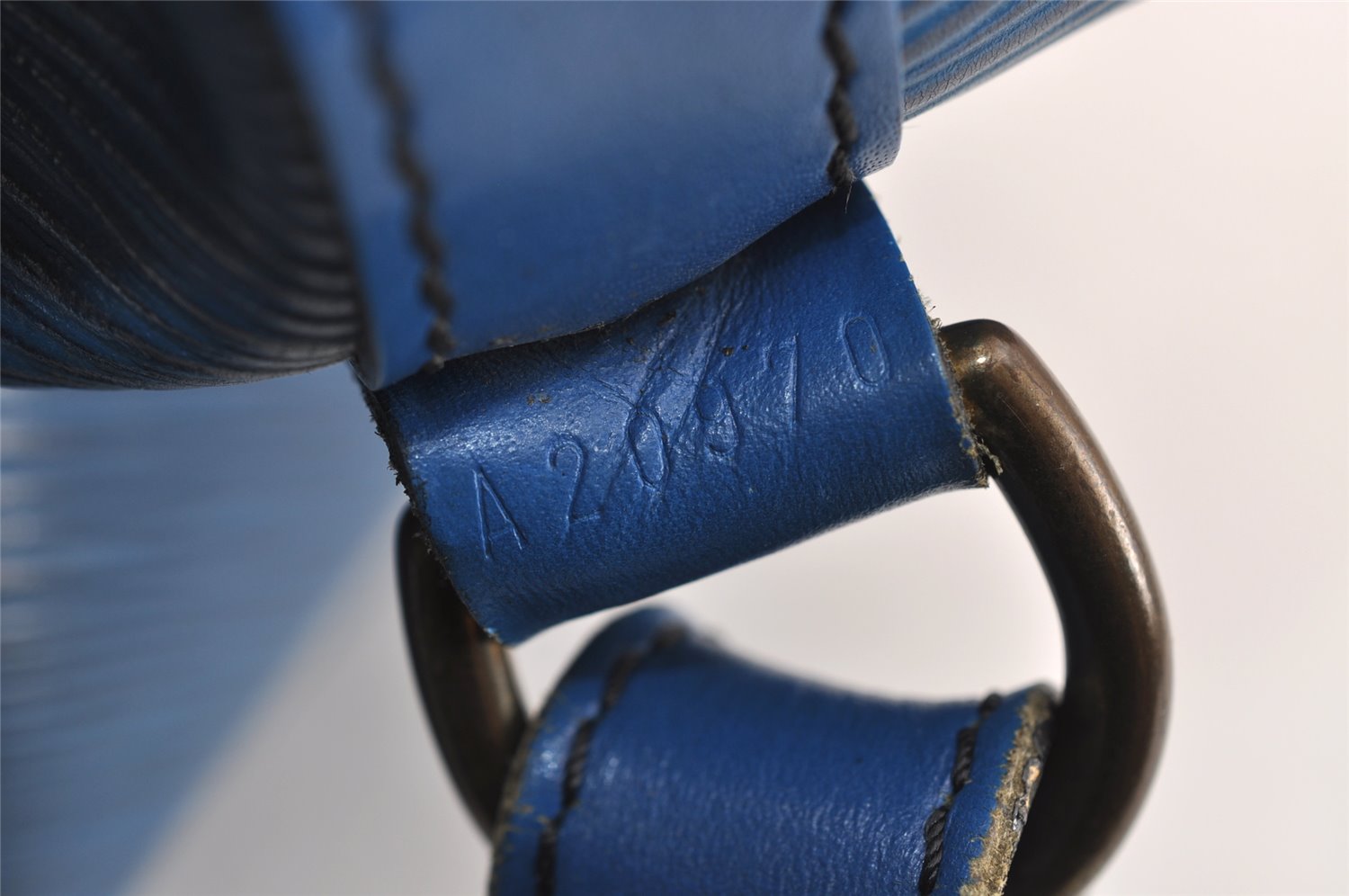 Authentic Louis Vuitton Epi Noe Shoulder Drawstring Bag Blue M44005 LV 8753J