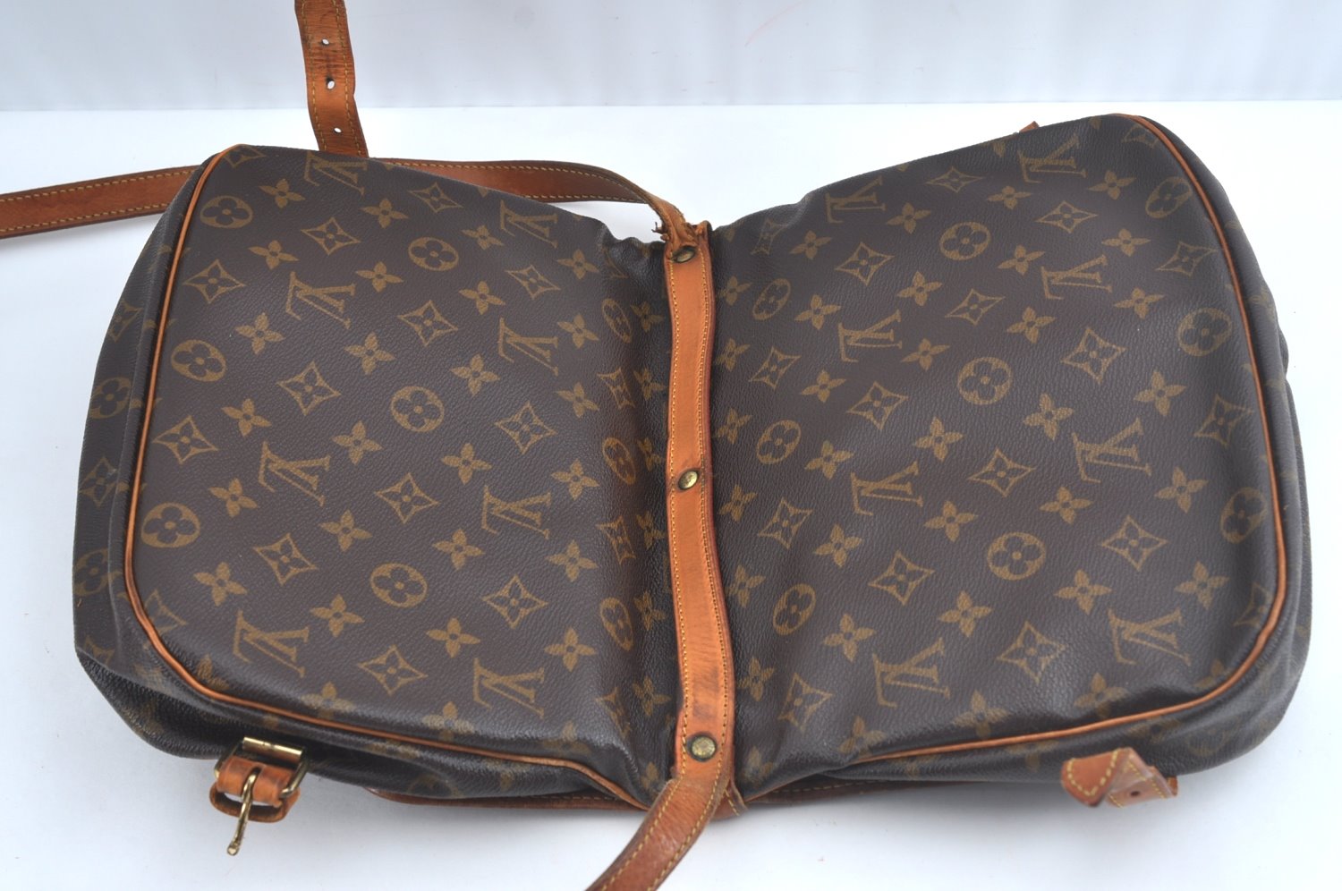 Authentic Louis Vuitton Monogram Saumur 30 Shoulder Cross Bag M42256 LV 8767H