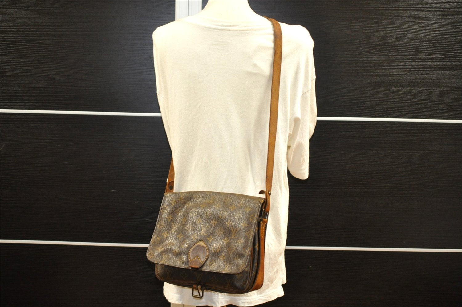 Authentic Louis Vuitton Monogram Cartouchiere MM M51253 Shoulder Bag Junk 8768I