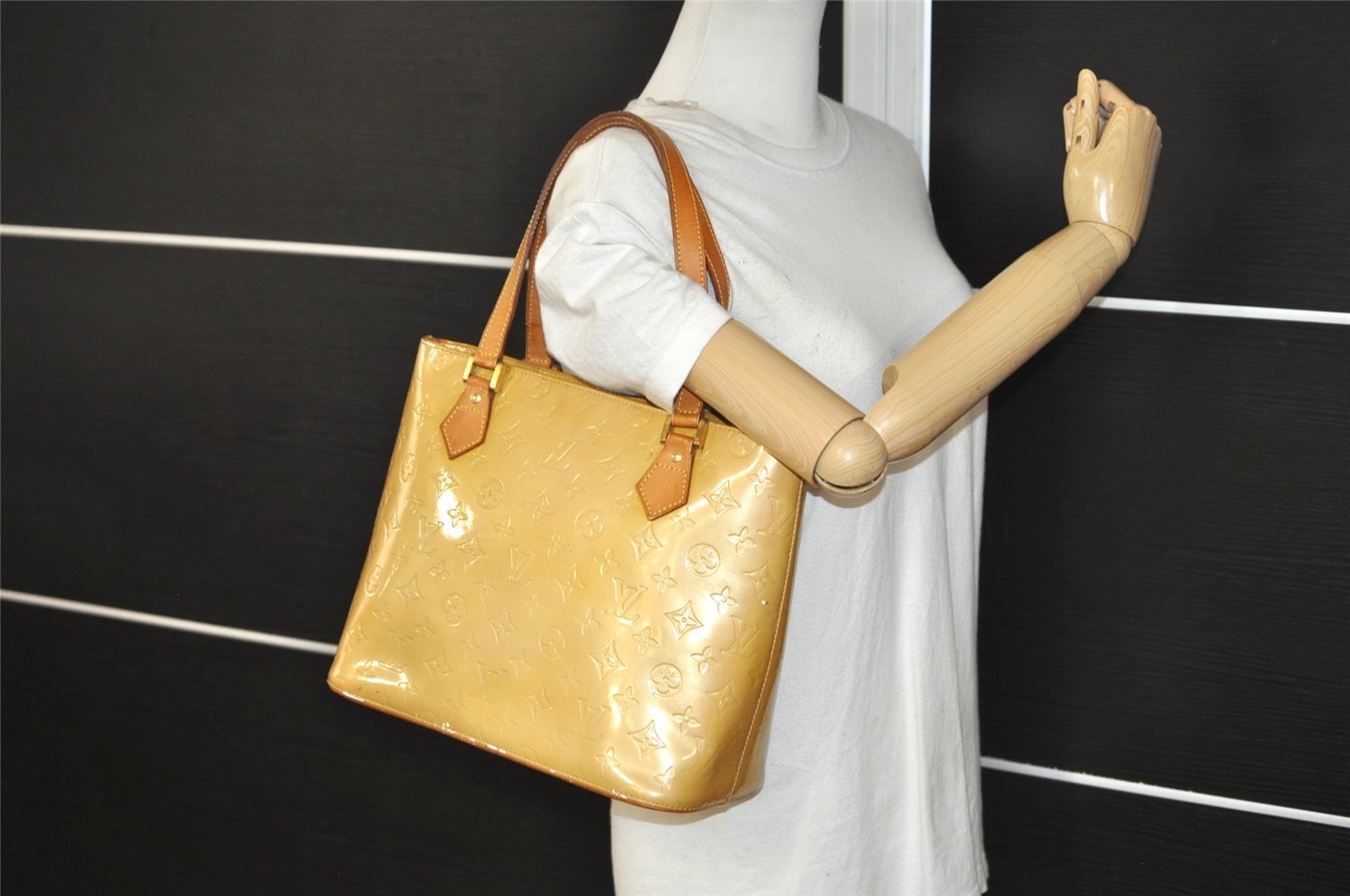 Authentic Louis Vuitton Vernis Houston Shoulder Hand Bag Yellow M91004 LV 8770I