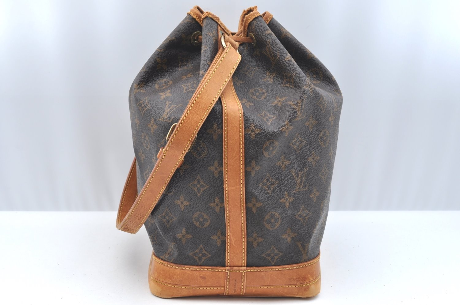 Authentic Louis Vuitton Monogram Noe Shoulder Drawstring Bag M42224 LV 8773I