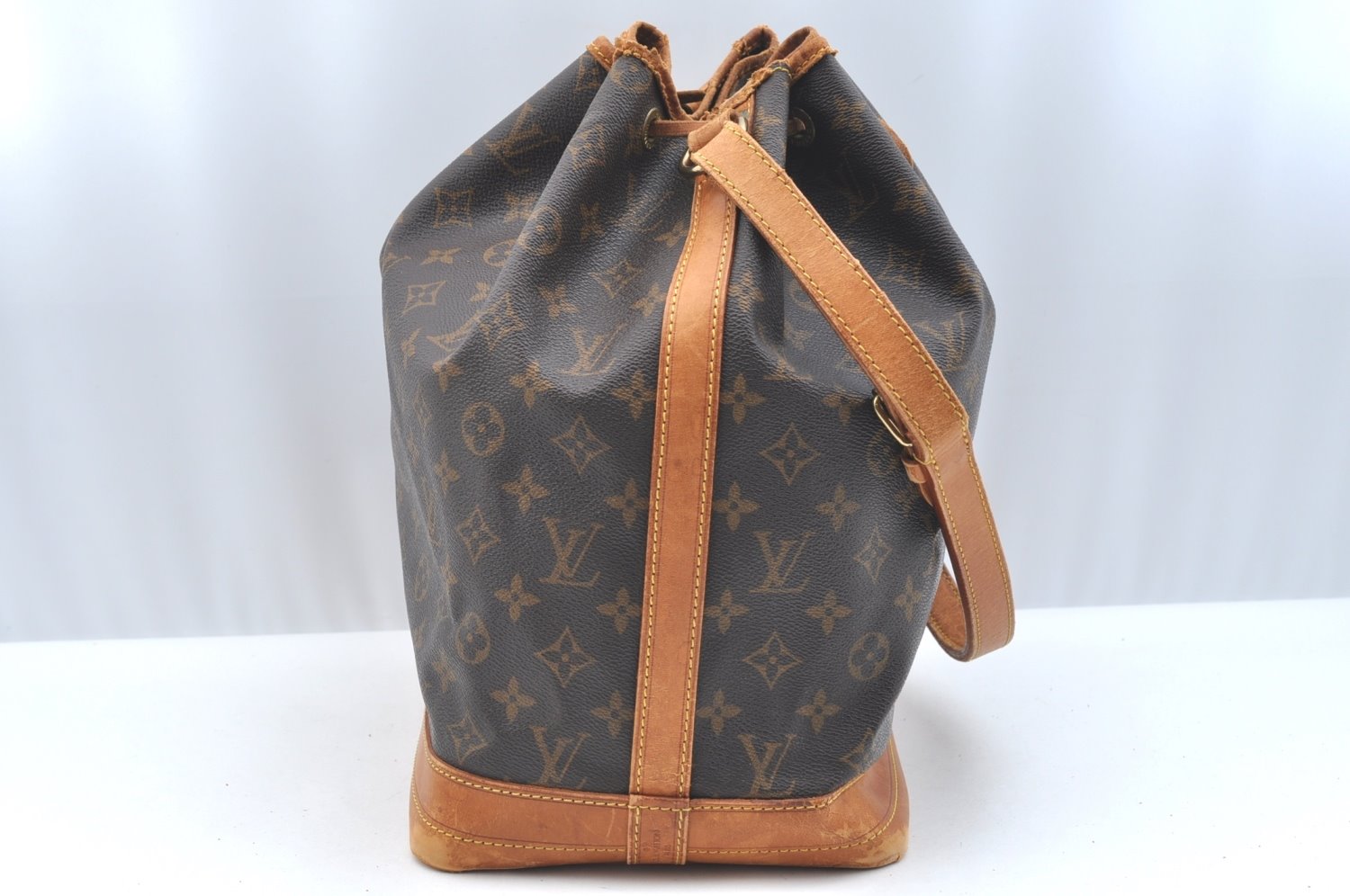 Authentic Louis Vuitton Monogram Noe Shoulder Drawstring Bag M42224 LV 8773I