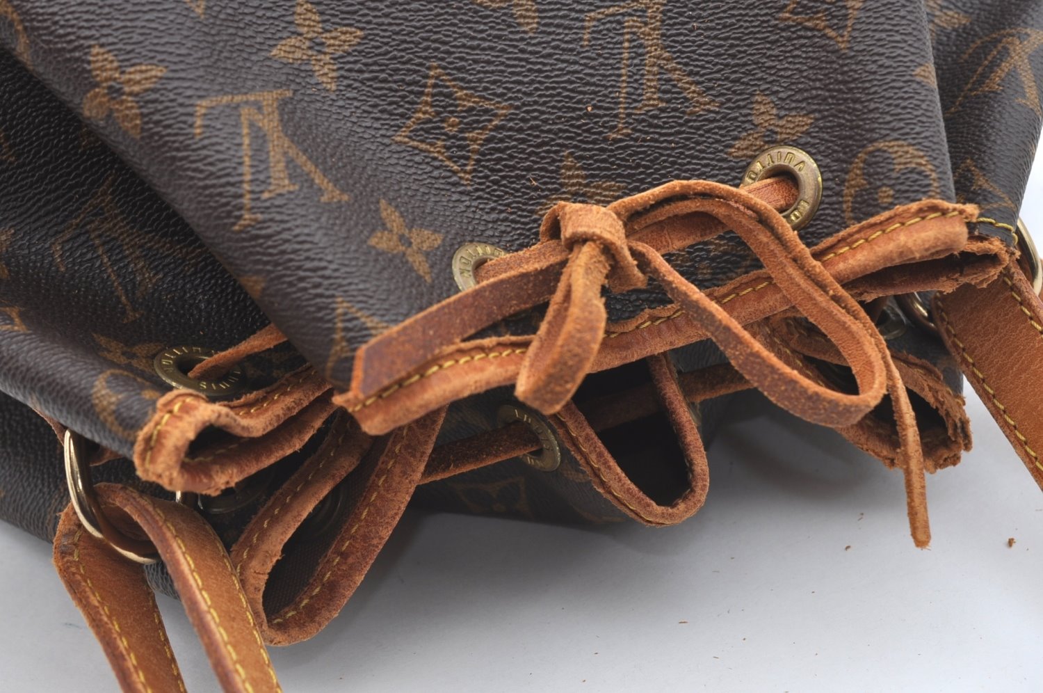 Authentic Louis Vuitton Monogram Noe Shoulder Drawstring Bag M42224 LV 8773I