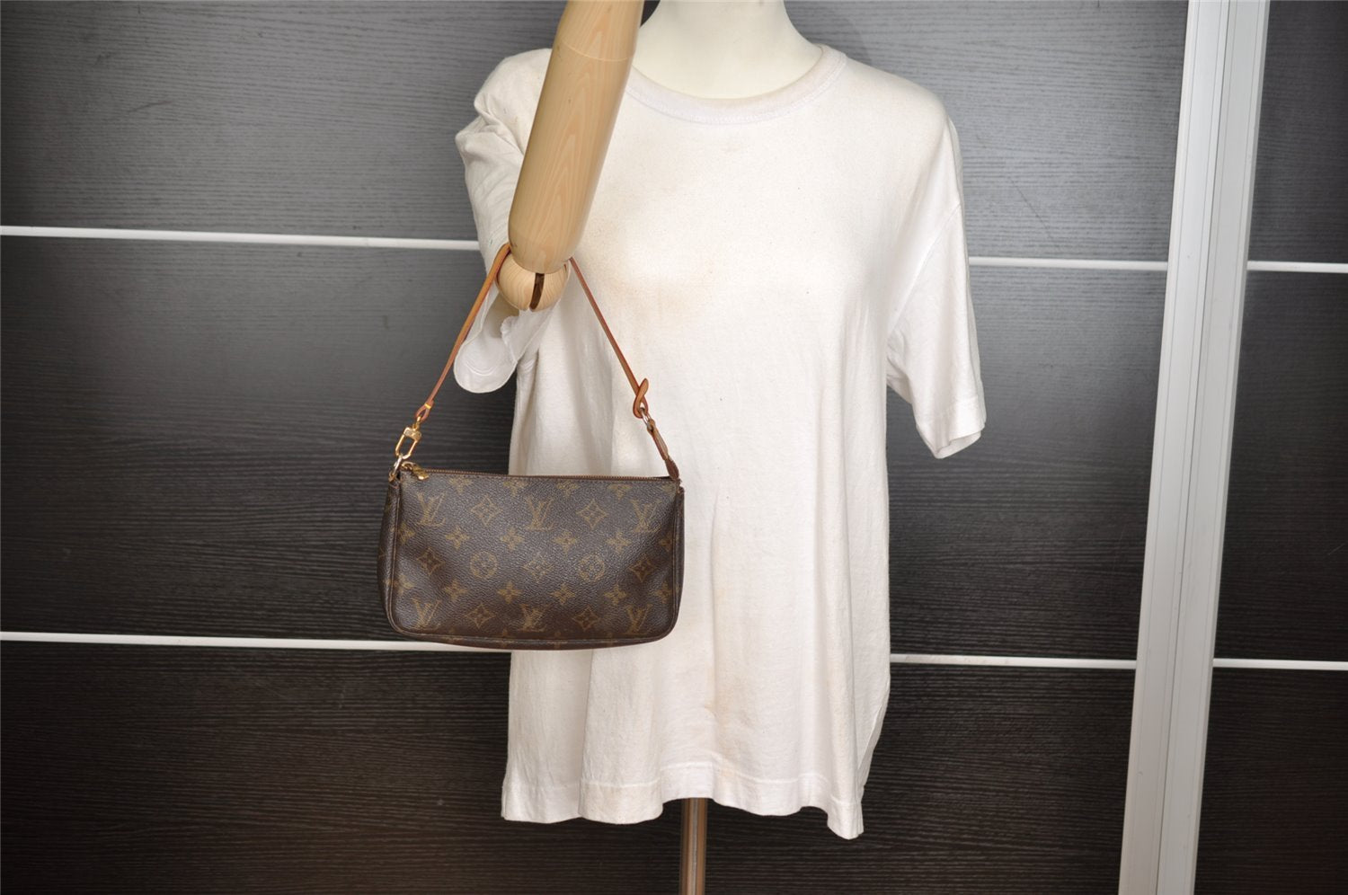 Authentic Louis Vuitton Monogram Pochette Accessoires Pouch M51980 LV 8777I