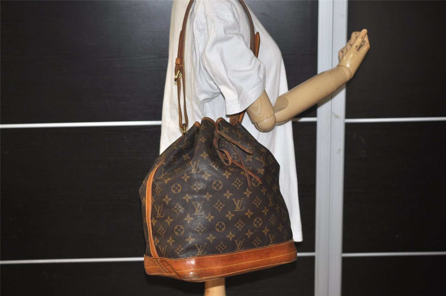Authentic Louis Vuitton Monogram Noe Shoulder Drawstring Bag M42224 LV 8781I