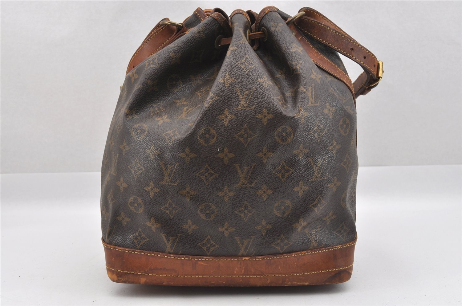 Authentic Louis Vuitton Monogram Noe Shoulder Drawstring Bag M42224 LV 8787I